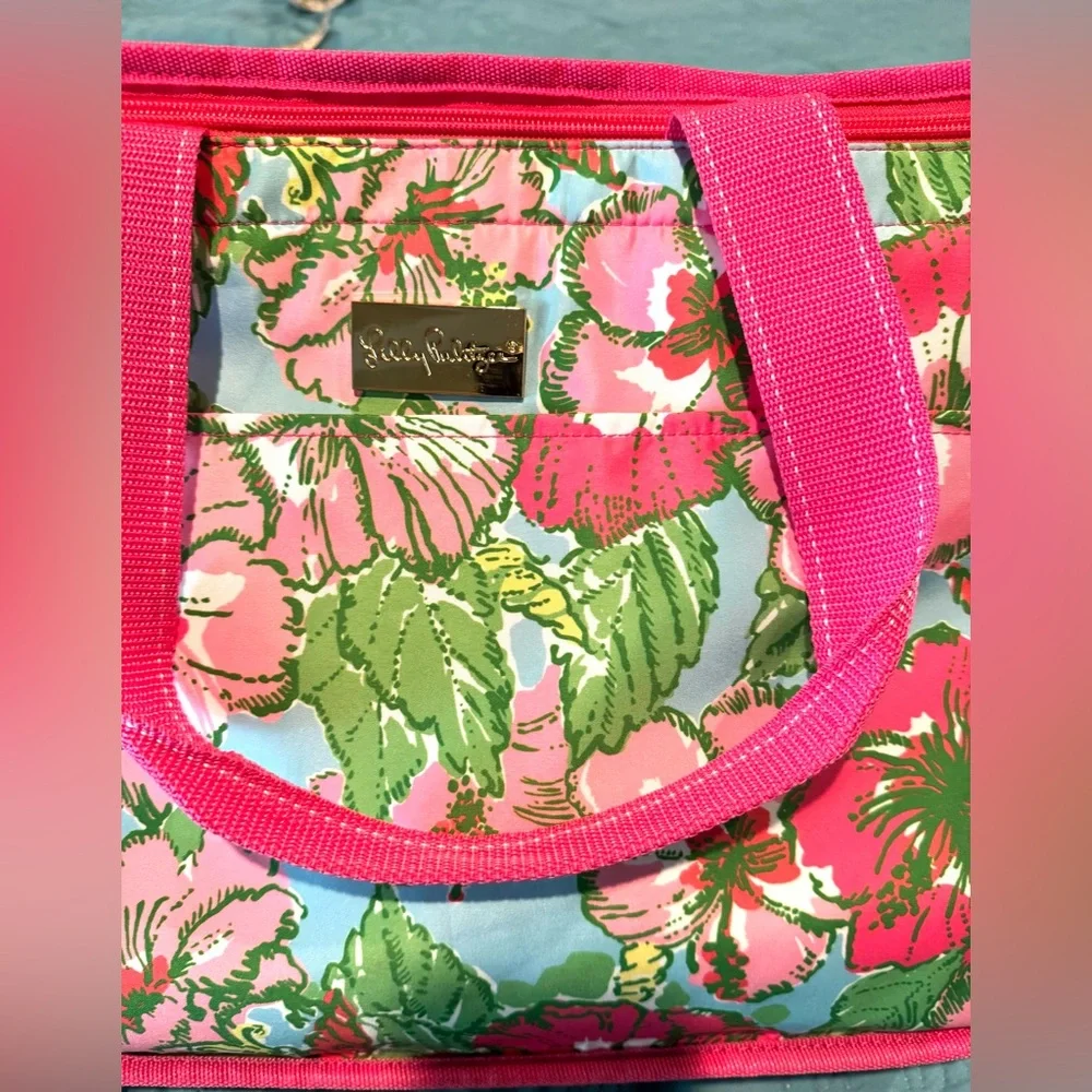 Lilly Pulitzer Big Flirt large picnic style cooler.